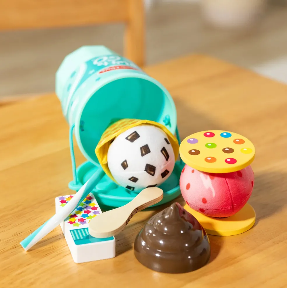 Melissa & Doug Play to Go Ice Cream Play Set