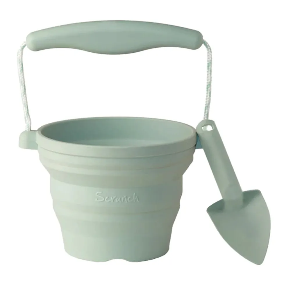 Scrunch in the Garden – seedling pot and trowel